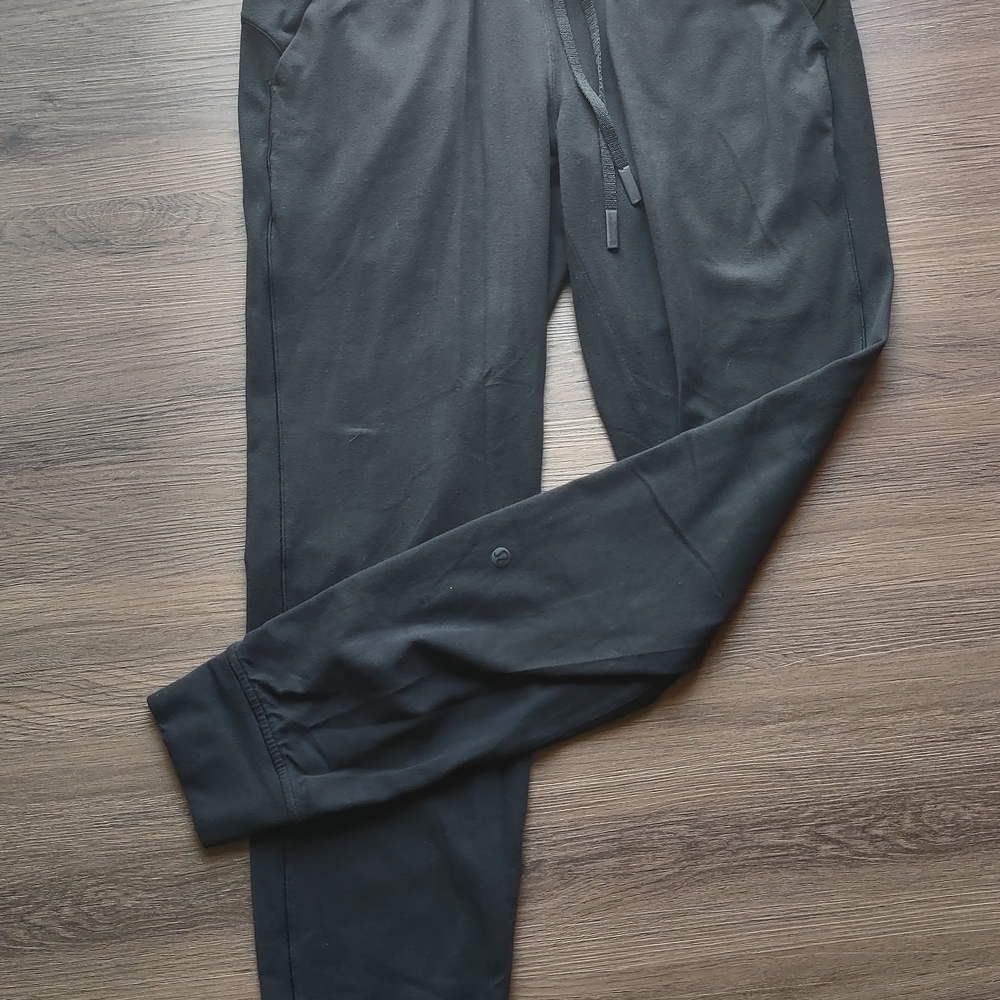 Lululemon Women's  Sz 6 Black Joggers Athletic Sweatpants Drawstring Tapered